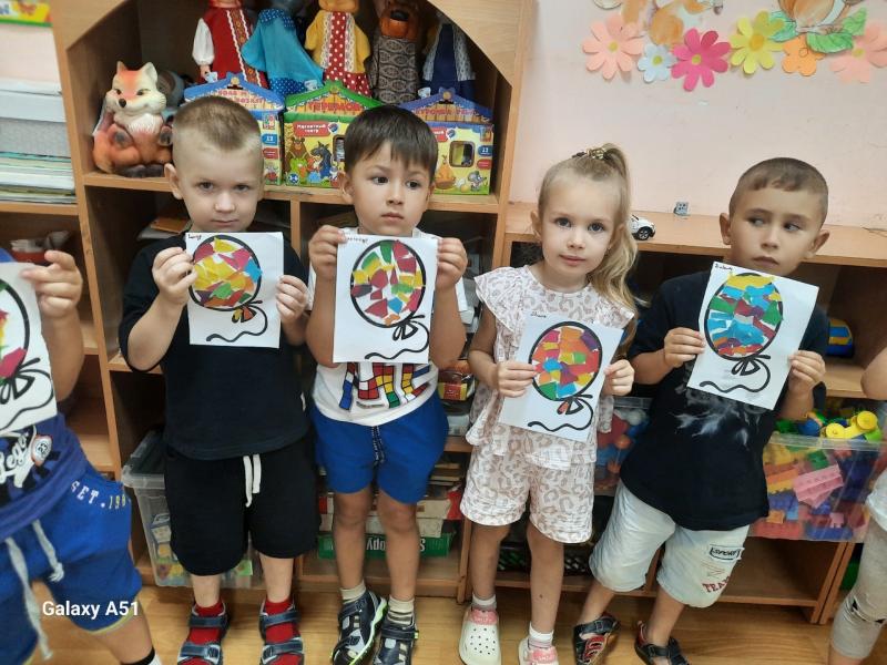 Аппликация методом обрывания «Воздушный шарик»