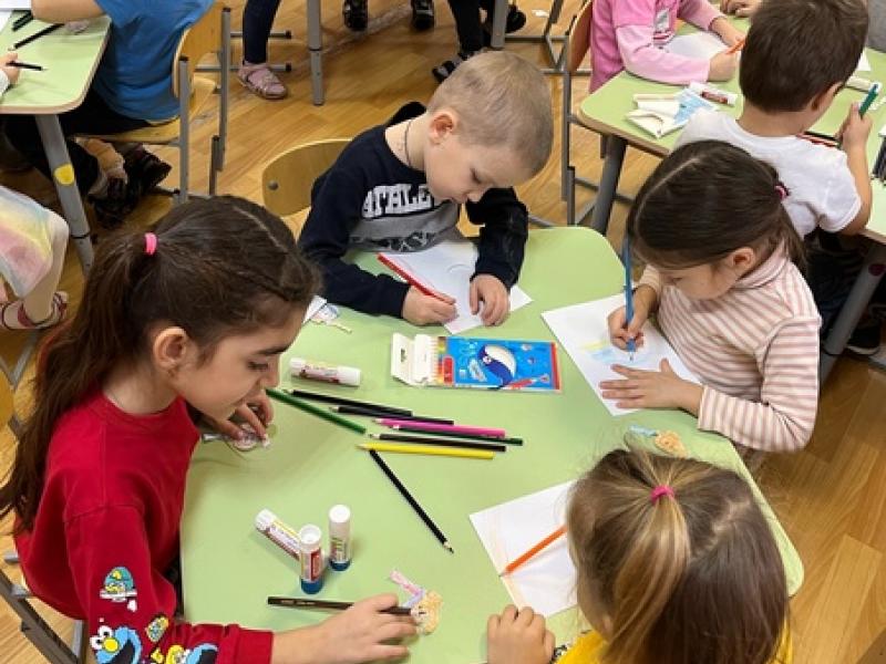 Занятие по аппликации на тему: «Летящие самолеты»