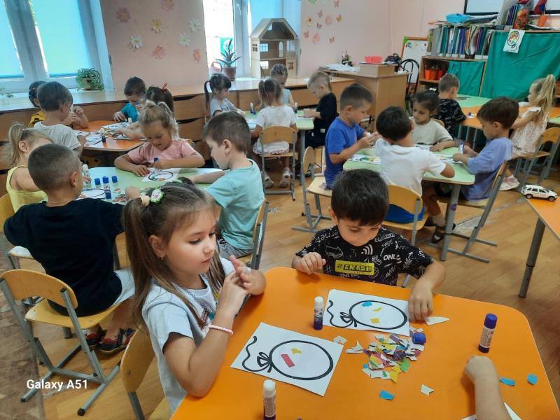 Аппликация методом обрывания «Воздушный шарик»