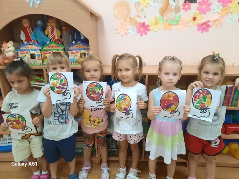 Аппликация методом обрывания «Воздушный шарик»