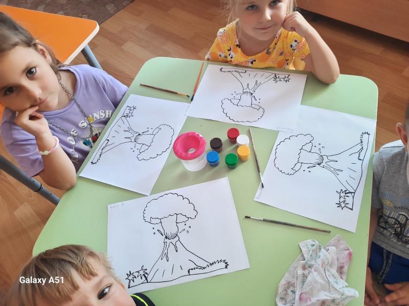 Занятие по рисованию на тему «Пробуждение вулкана»